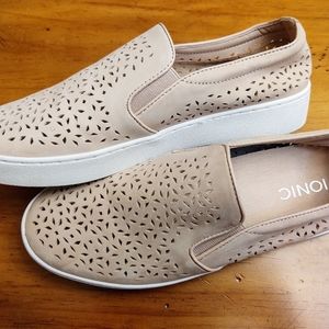 Vionic Midi Perf Slip on Sneaker, WM 8